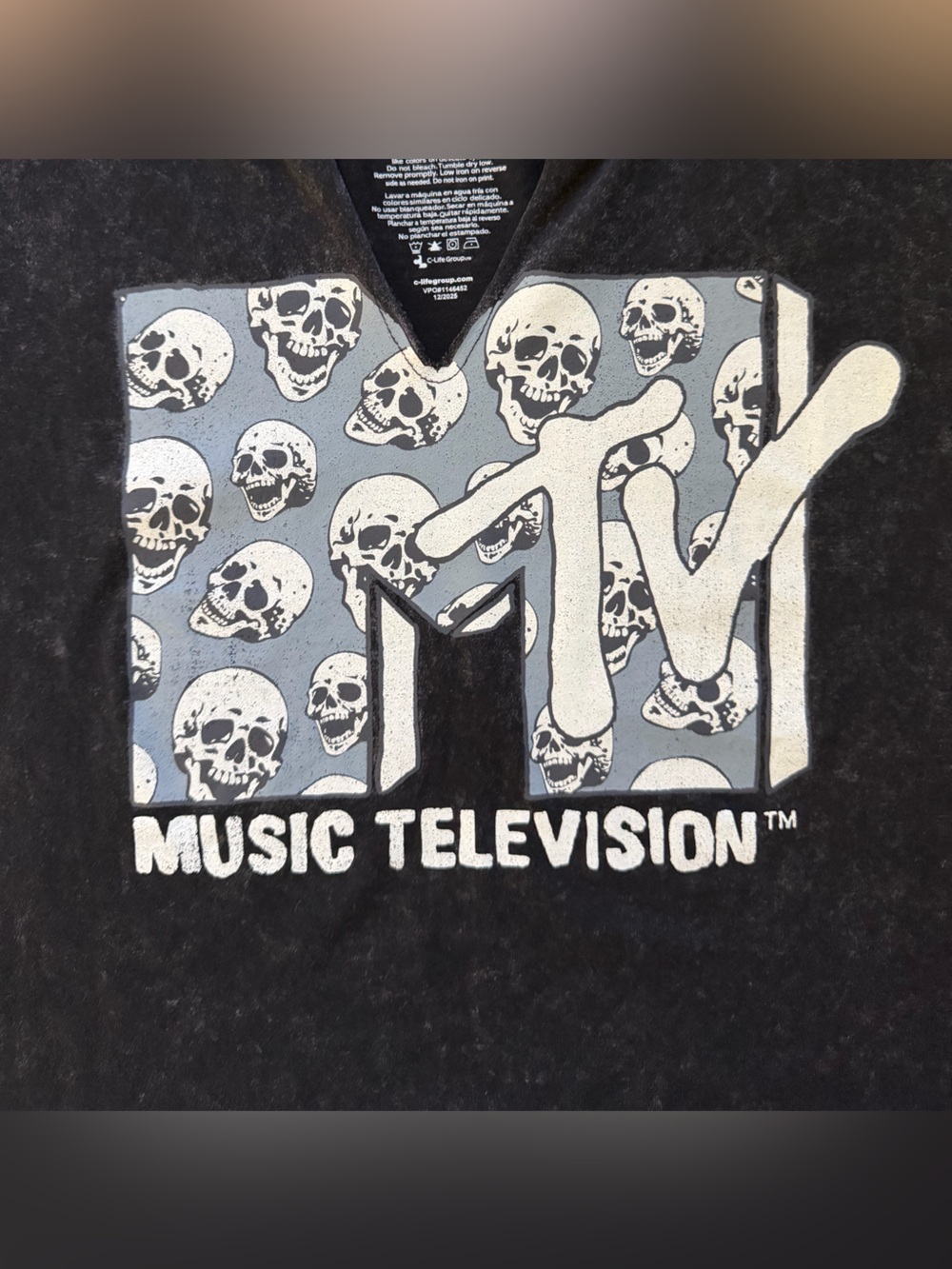MTV Skulls Logo Notch Neck Mineral Wash Crop Tee NWT - Picture 2 of 5